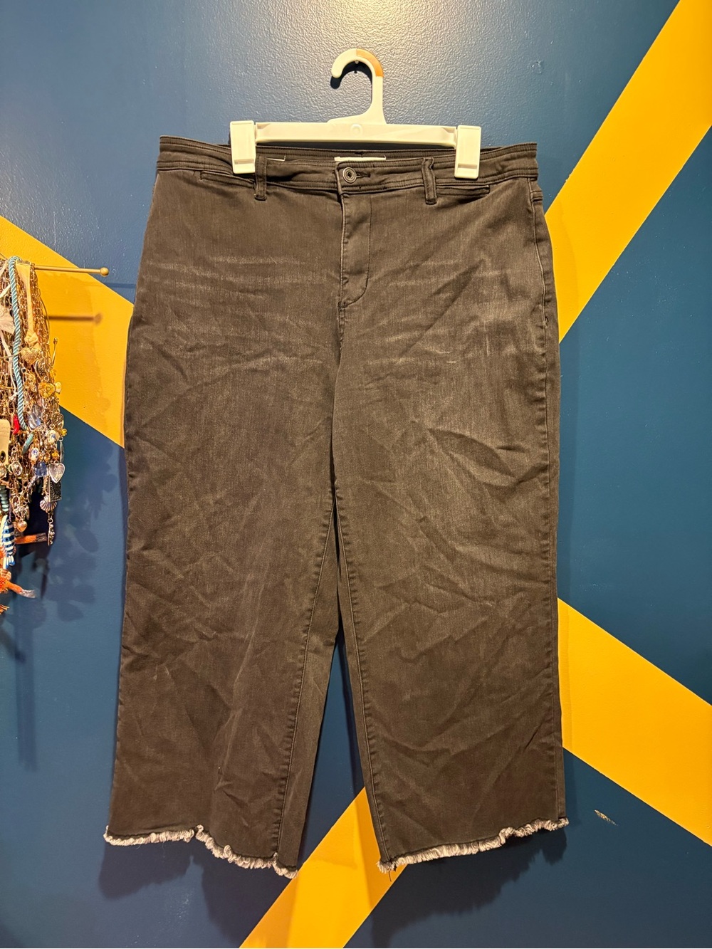Tribal Black "Audrey" Mid-Rise Wide Leg Crop Jeans EUC